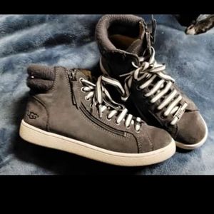 UGG SUADE ANKLE BOOTIE